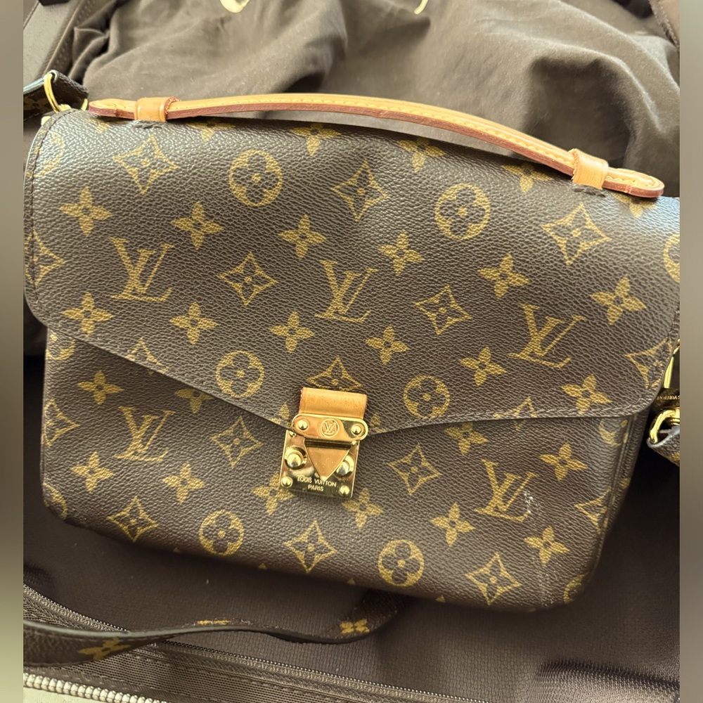 Louis Vuitton Pochette Métis bag